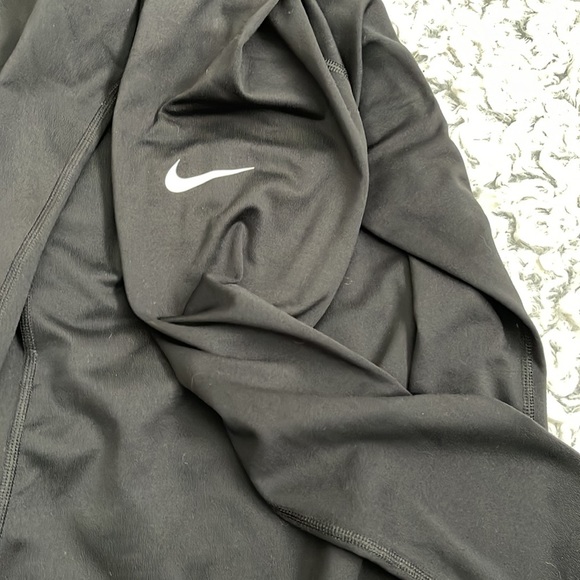 Nike turtleneck/mock neck long sleeve - Picture 3 of 3